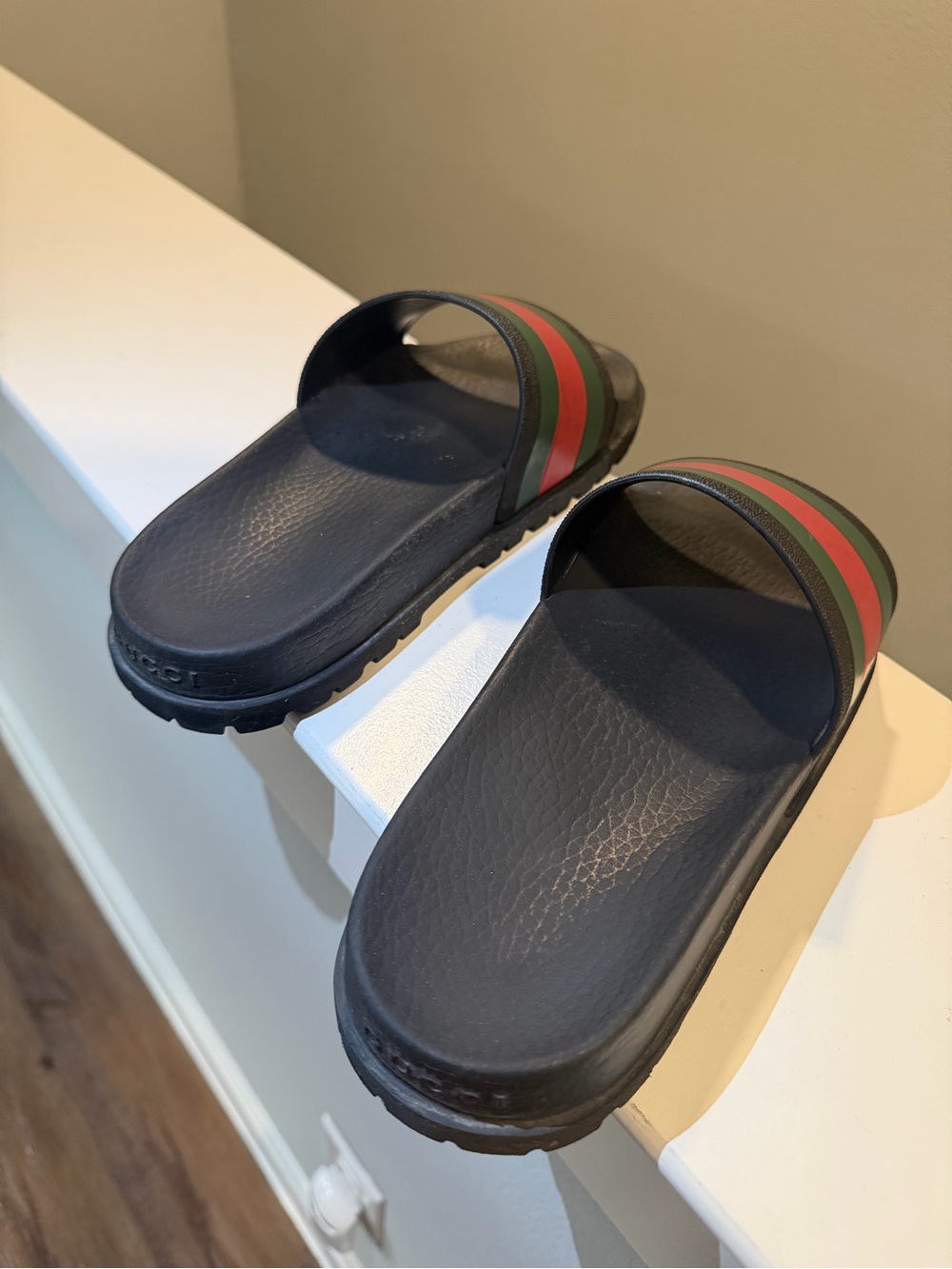 Gucci Black Slide Sandals with Red and Green Stripes - Picture 5 of 8